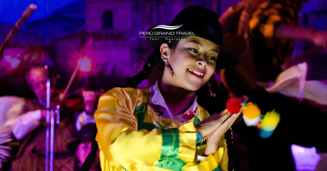Bailarina con vestimenta andina tradicional durante espectáculo