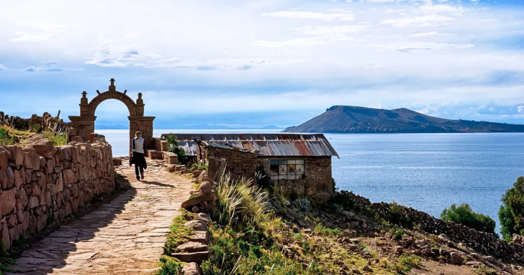 12 Boletos Turísticos de Perú: La Guía Definitiva 2026 para Entradas Oficiales y Experiencias de Élite 6 Exploración de la Isla Taquile y su tradición textil reconocida por la UNESCO.