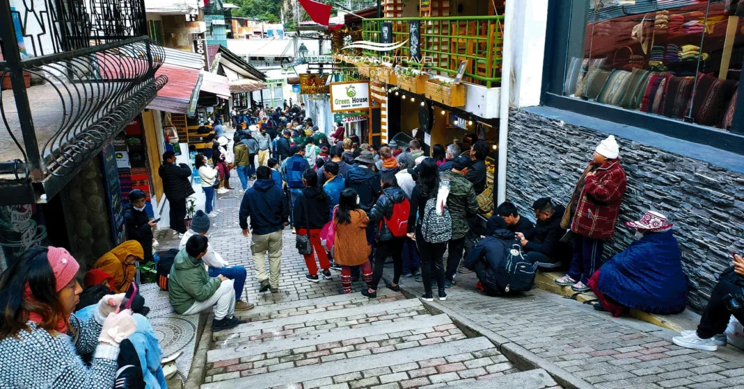 Haciendo fila para comprar entradas a Machu Picchu