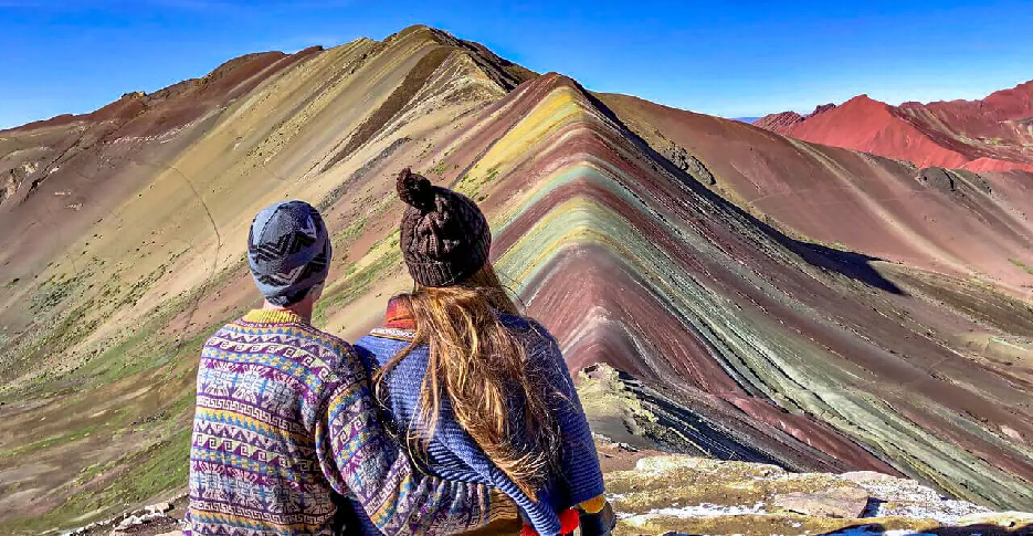 Montana-de-los-7-colores-en-pareja