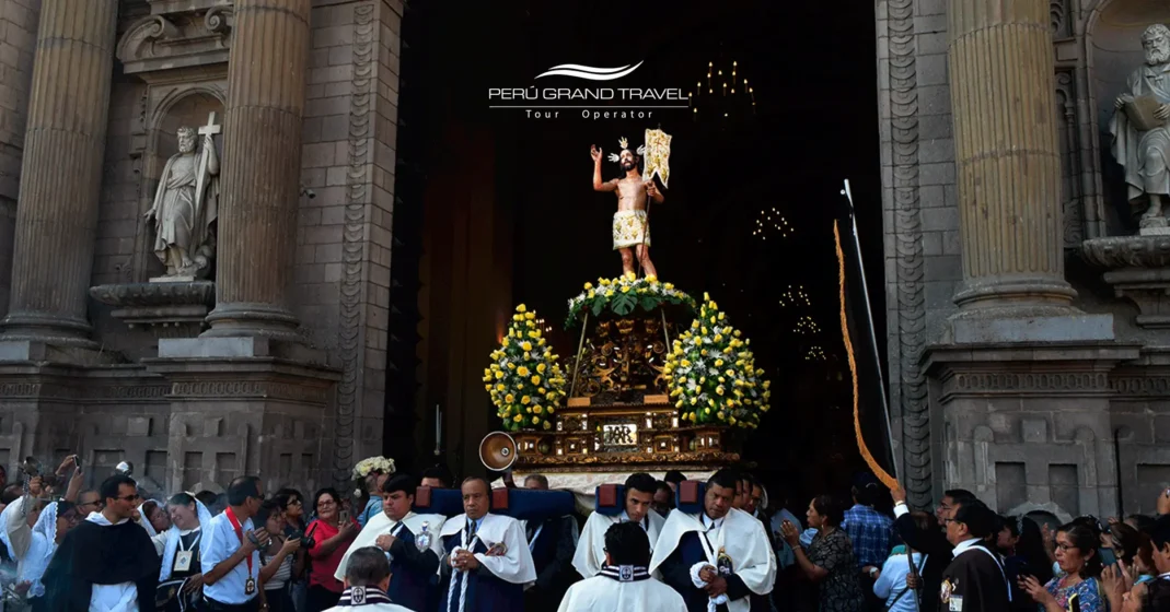 Procesión de Resurrección el Domingo de Pascua en Ayacucho Perú