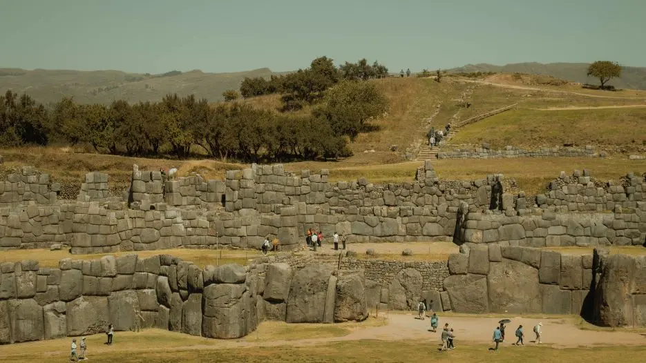 Muros de piedra megalítica de Sacsayhuamán, atractivo del Circuito I del Boleto Turístico de Cusco