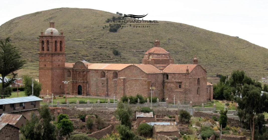 Santiago Apóstolo em Pomata en puno