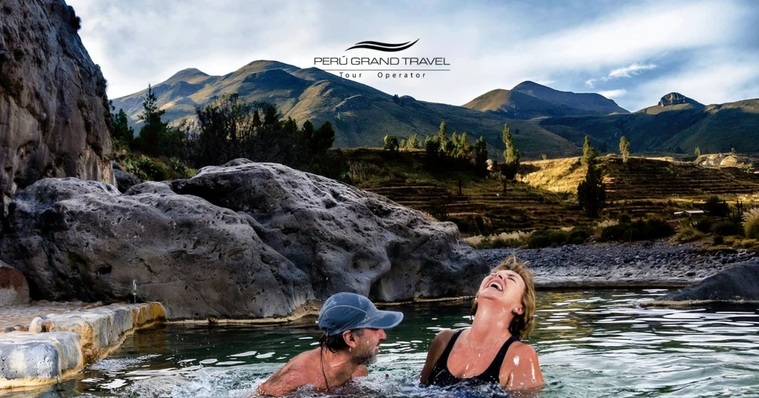 adultos mayores disfrutando del Cañon de colca