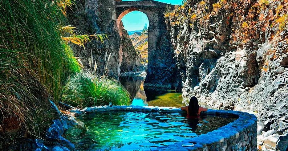 aguas termales en cañon del colca arequipa
