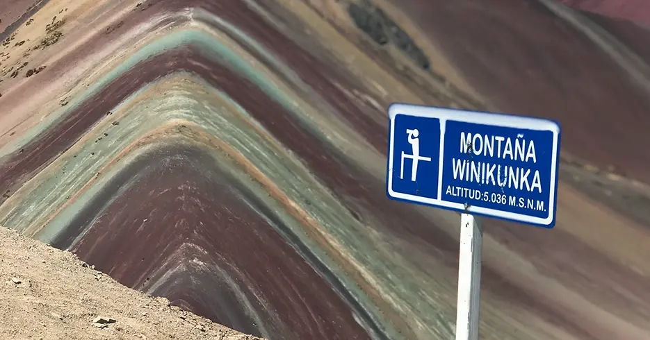altitud de la montaña 7 colores 5,036