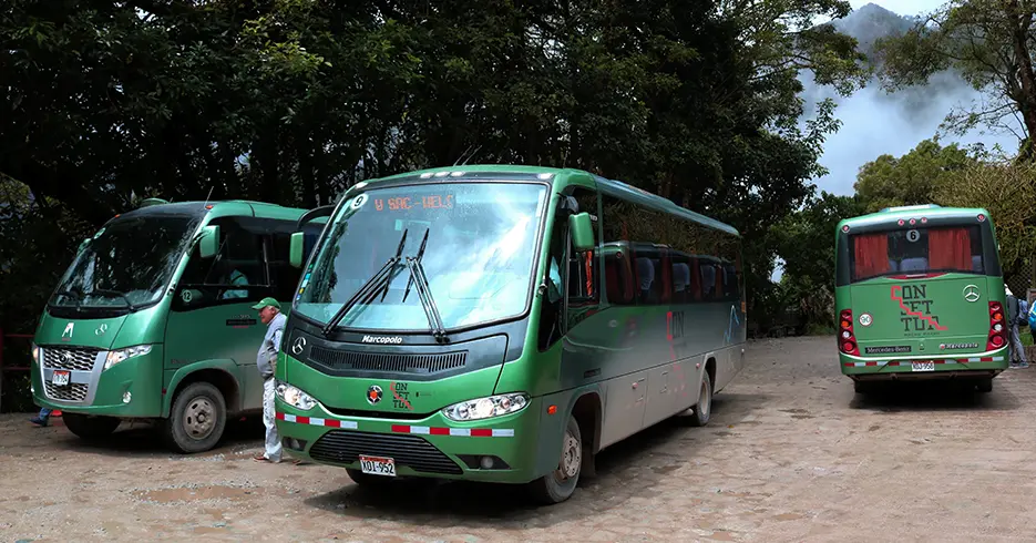 como subir en machu picchu, bus de consettur desde el pueblo de aguas calientes
