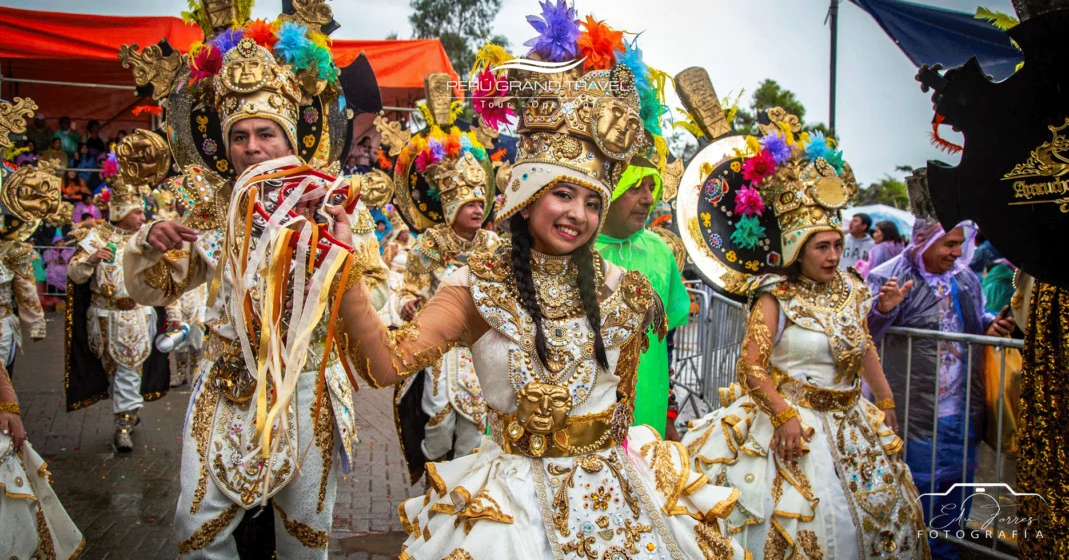 carnaval en cajamarca, festejos en peru, festivals in peru, most famous peruvian festivals, danzantes muejres en carnavales en cajamarca