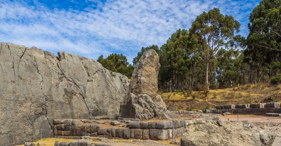 centro-arqueológico-qenqo-cusco