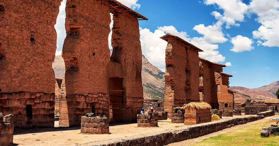 Tren Andean Explorer: conoce Cusco, Puno y Arequipa 1 centro arqueologico de raqchi, parada de tren andean explorer