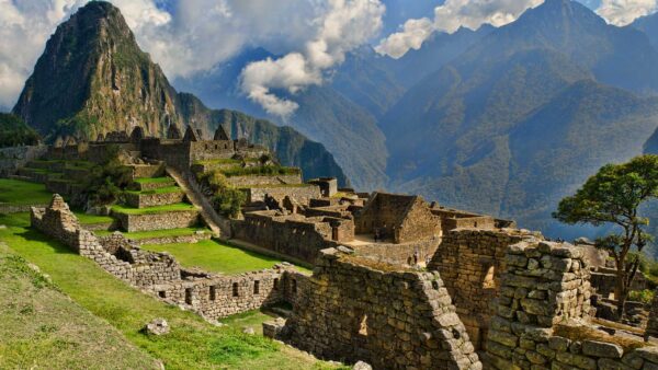 Circuito 3 Machu Picchu - vista de las contrucciones incas y las montañas alrededor