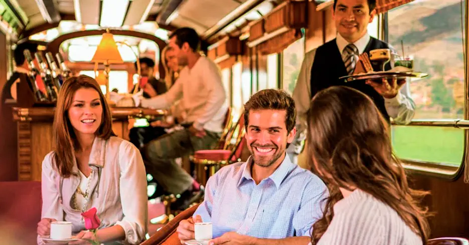 coche bar en el tren hiram bingham