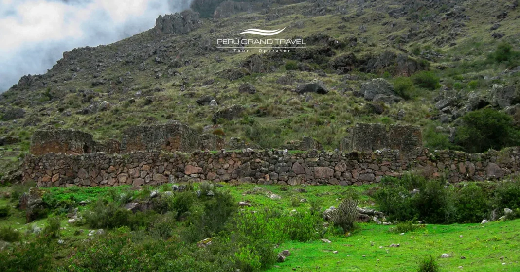 Canteras de Cachiccata: 7 Secretos del Trekking Inca VIP 3 construcciones en canteras-de-Cachiccata
