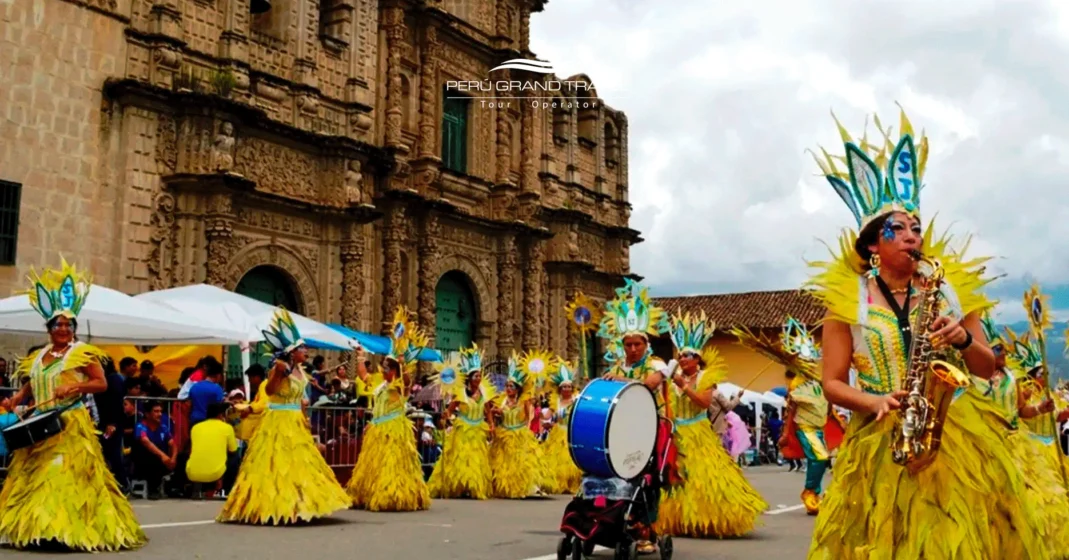 danzas tipicas de cajamarca, carnaval en cajamarca, carnavales en peru, danzantes femeninas con trajes amarillos
