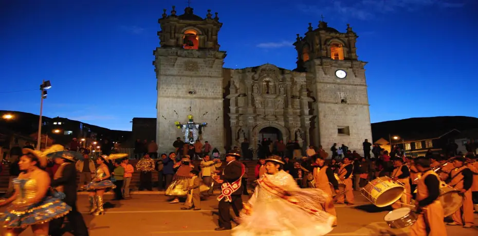 Tradiciones de la Candelaria en Puno: Una fiesta de fe y cultura 3 entrada-festividad-puno