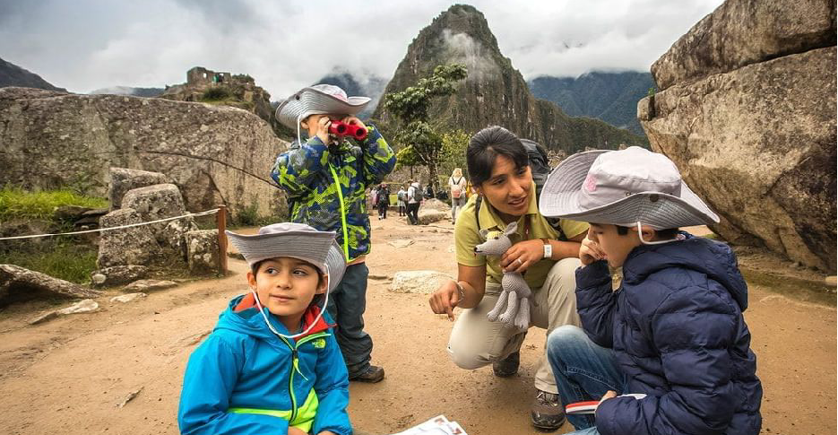 Viajando en Familia: Paquetes turísticos para disfrutar con Niños para un viaje a Perú y Machu Picchu 3 experiencia-con-niños-en-machu-picchu