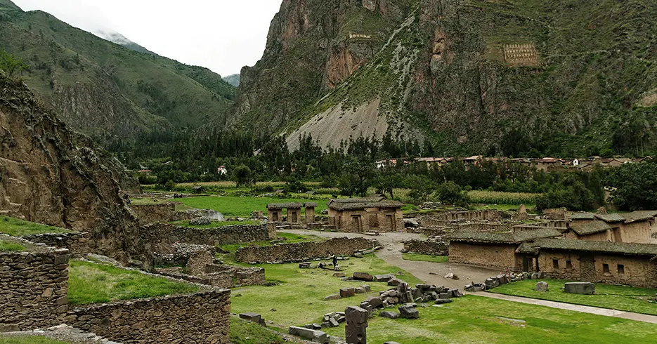 Qué ver en Cusco y alrededores: Los 15 destinos imprescindibles para tu viaje 4 centro arqueologico de ollantaytambo, con las contrucciones incas y andenes de la fortaleza de ollantaytambo