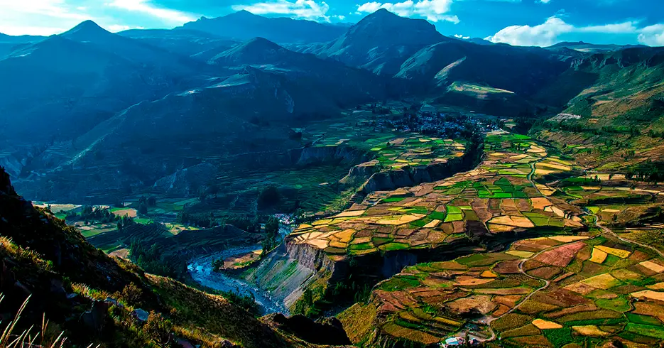 hermosa vista del cañon del colca en arequipa