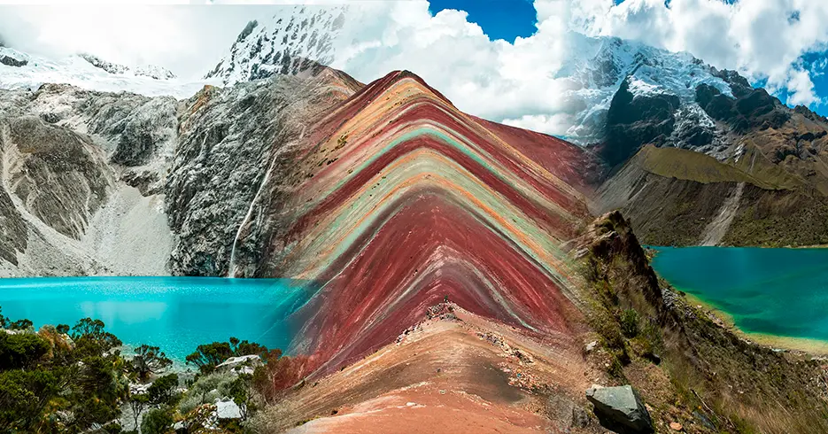 destinos de trekking en peru, huaraz, montaña colorida y laguna humantay