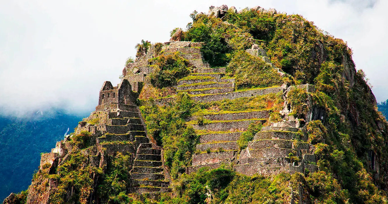 montaña joven en machu picchu, huayna picchu