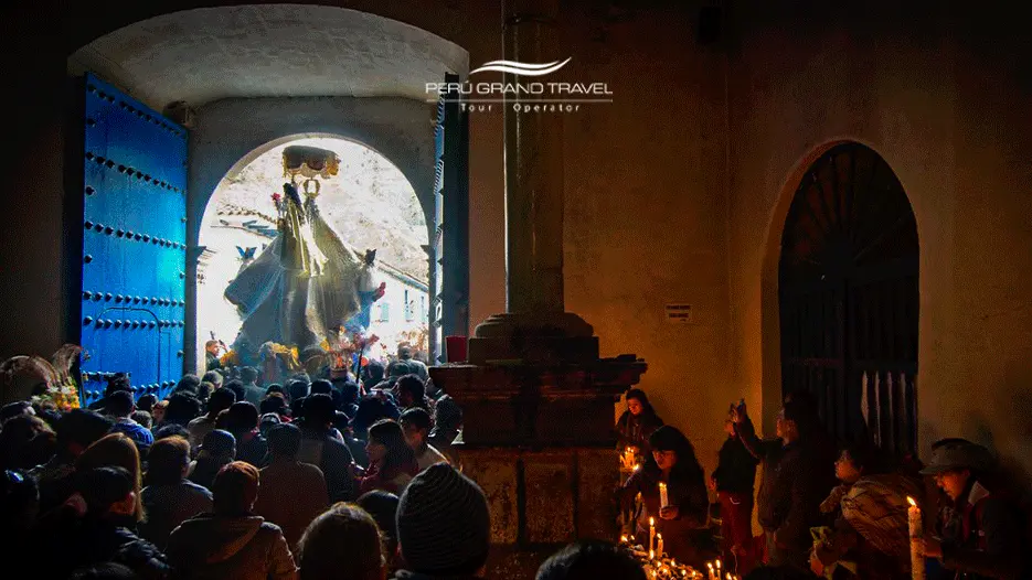 7 Secretos de la Fiesta de la Virgen del Carmen de Paucartambo: Magia, Fe y Danza en los Andes 3 iglesia de la virgen del carmen