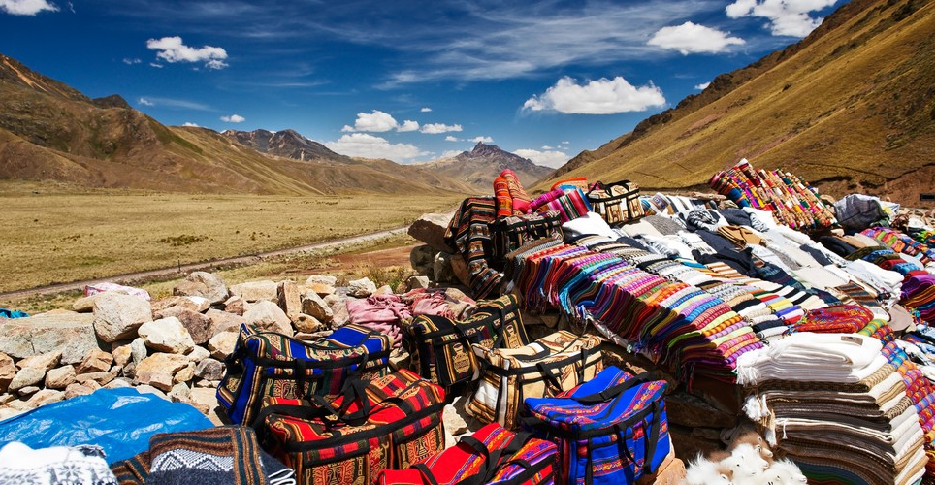 la-raya- paisaje andino-en-la-ruta-cusco-puno