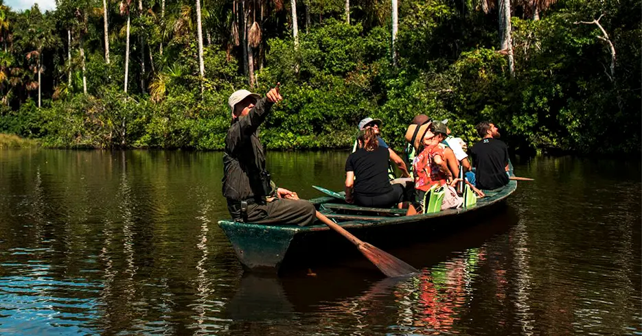 Paseos en el lago sandoval en la selva peruana