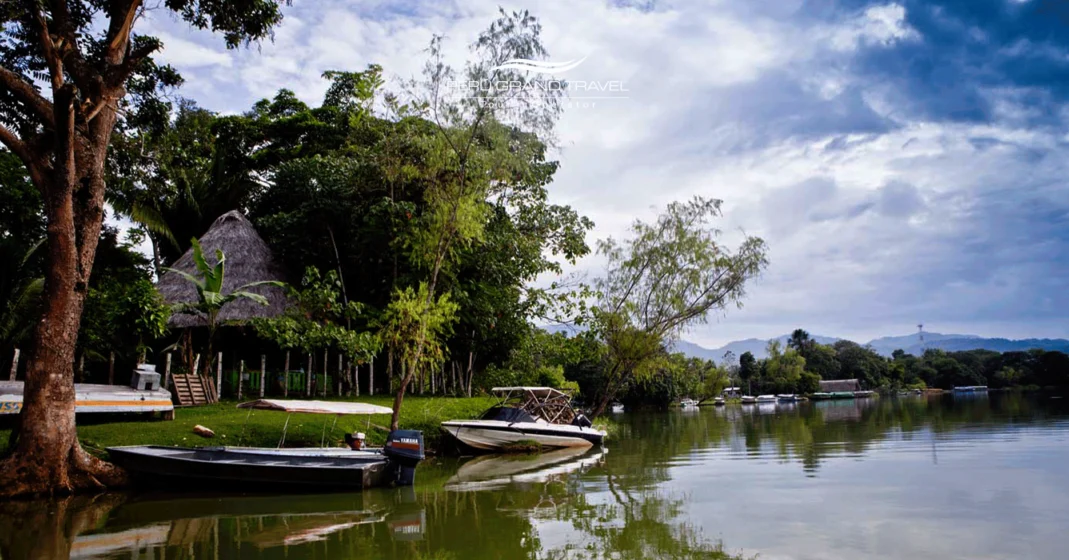 laguna-azul_-tarapoto_-que-hacer-en-peru_-selva_-paisaje-de-la-selva-de-peru