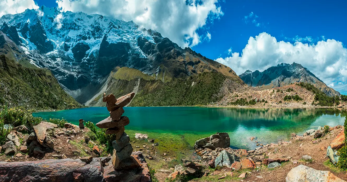 laguna humantay con sus aguas turquesas