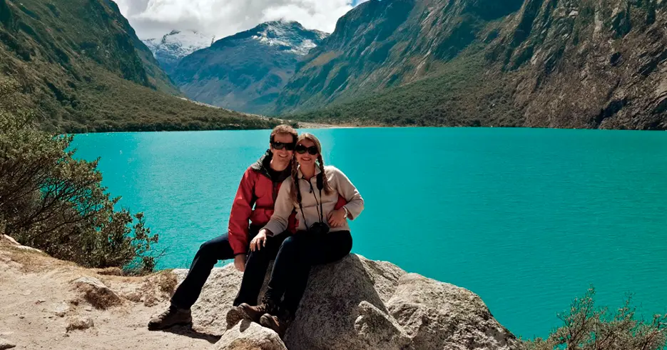 laguna llanganuco en huaraz peru