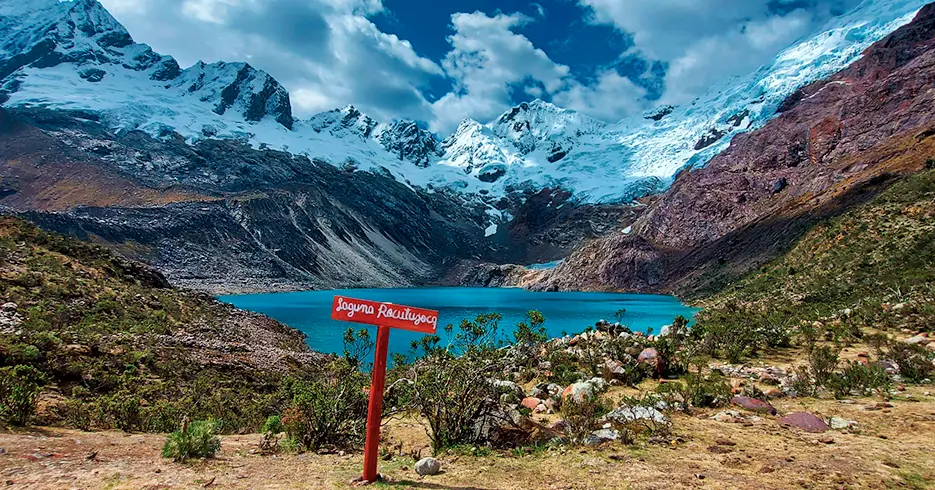 laguna rocotuyoc en huaraz Perú