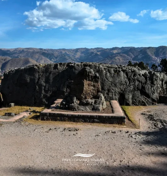 lugares turisticos en cusco huaca de qenqo