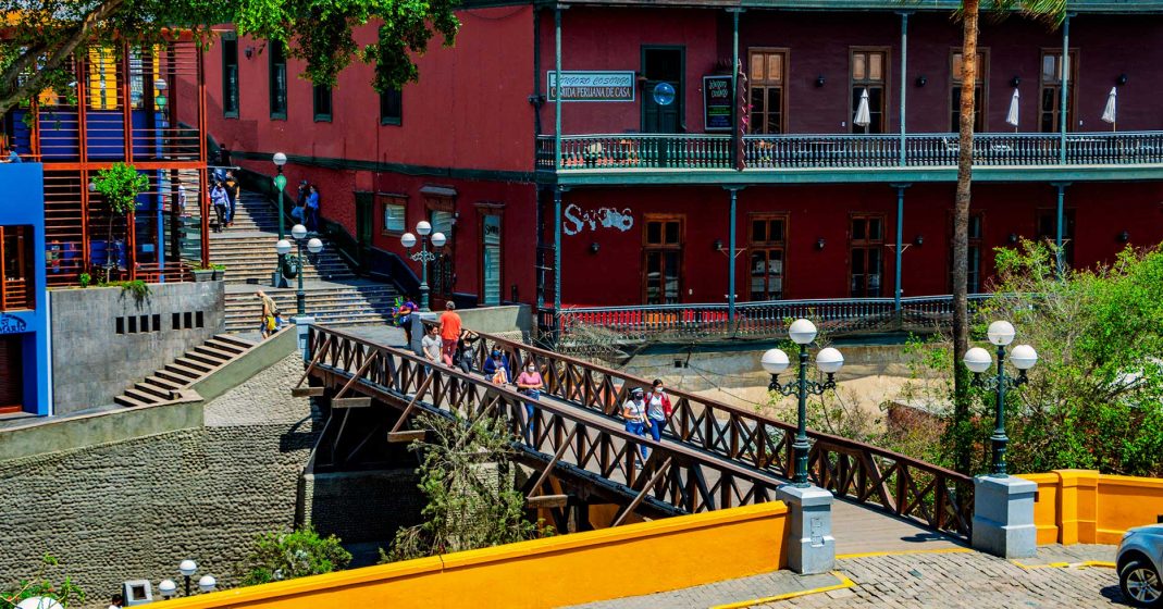lugares turisticos lima - barrio de barranco y vista del puente de los suspiros