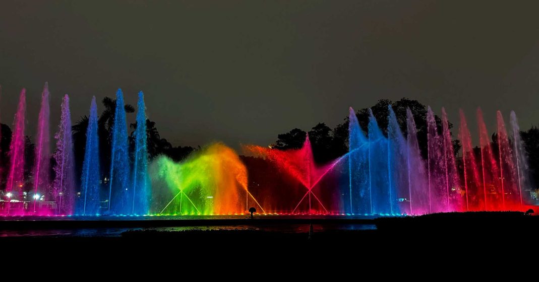 lugares turisticos lima - circuito magico del agua, fuente de agua de varios colores