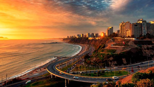 lugares turisticos lima - miraflores y vista del oceano pacifico y carreteras