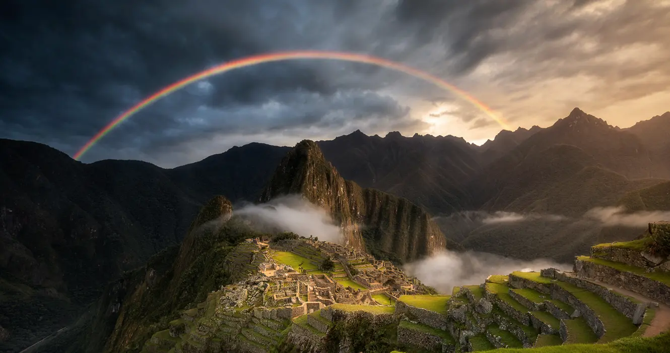 machu picchu con arcoiris