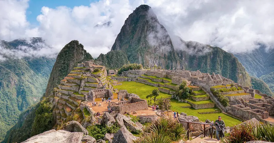 Machu Picchu, desde un punto bonito que se ven los centros arqueológicos y la montaña del fondo