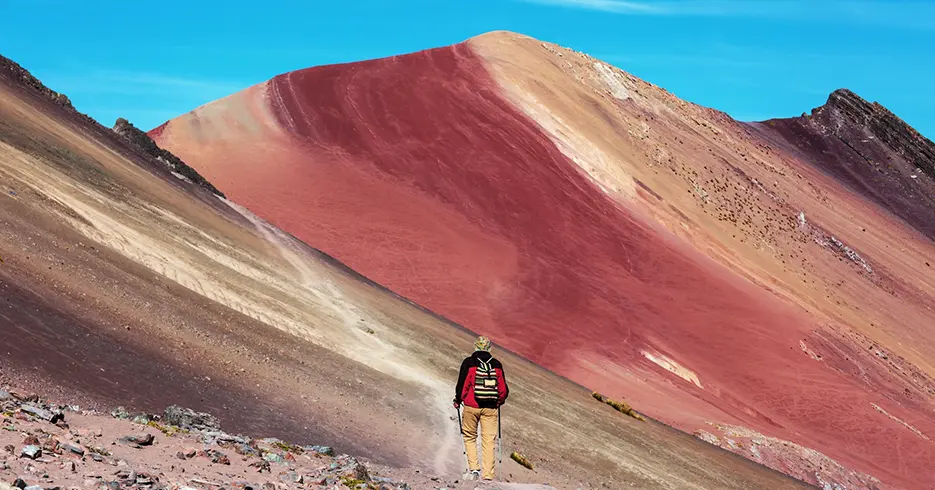 camino al valle rojo en la montaña de los 7 colores