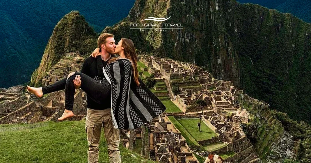 10 mejores lugares para viajar en San Valentín: Por qué Perú debería ser su elección número #1 1 pareja feliz en machupicchu, pareja enamorada en machupicchu, matrimonio en machupicchu, lugares para viajar en san valentin