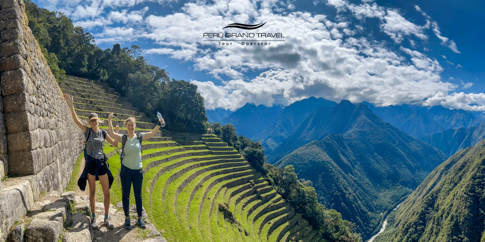Camino Inca de 2 días vs 4 días: ¿Qué ruta es la adecuada para tu aventura en Machu Picchu? 1 personas en intipunku, entrada de camino inca, viajeros en machupicchu, camino inca, portada del sol, foto panoramica de trekkeros en camino inca, viajeros en intipunku, viajeros en Camino Inca de 2 días vs. 4 días