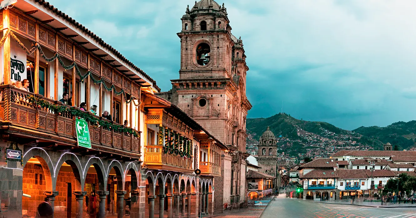 plaza de armas cusco y la compañia de jesus