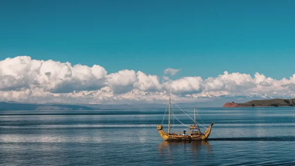 que hacer en puno, paseo en barco de totora en el lago titicaca