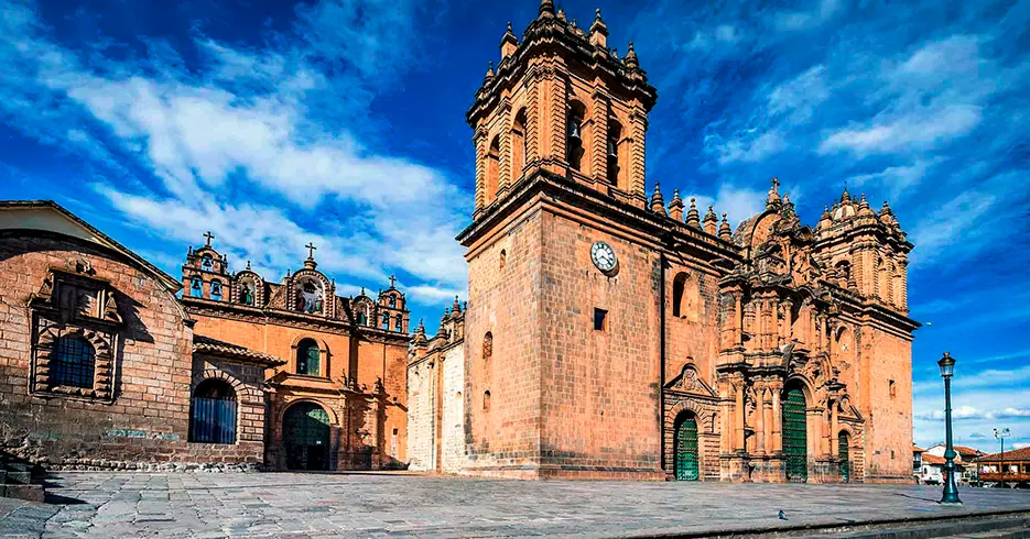 que ver en cusco en 3 dias - plaza de armas en el city tour