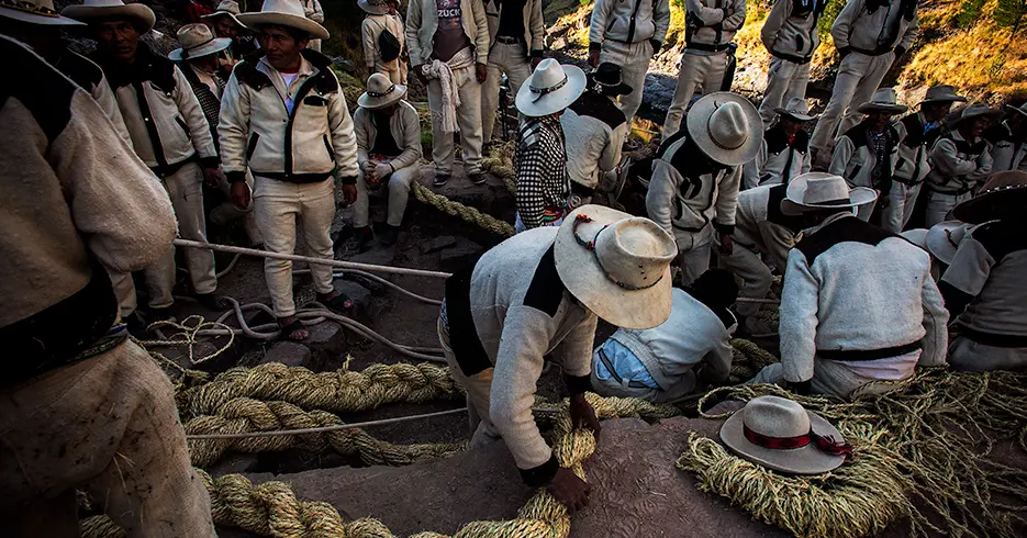 Explora Qeswachaka: el puente inca que se renueva cada año 1 recontruccion del puente qeswachaka con las 4 comunidades quechuas en cusco peru