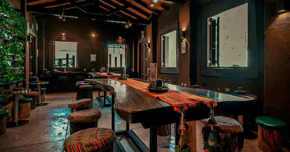 sala de espera de inca rail, para tomar el tren lujo machu picchu