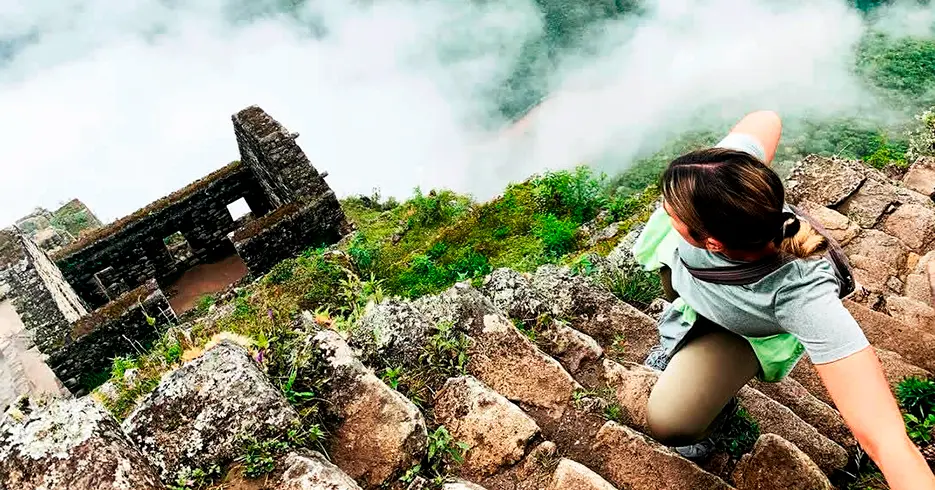 subida a la montaña huayna picchu por las escaleras de la muerte