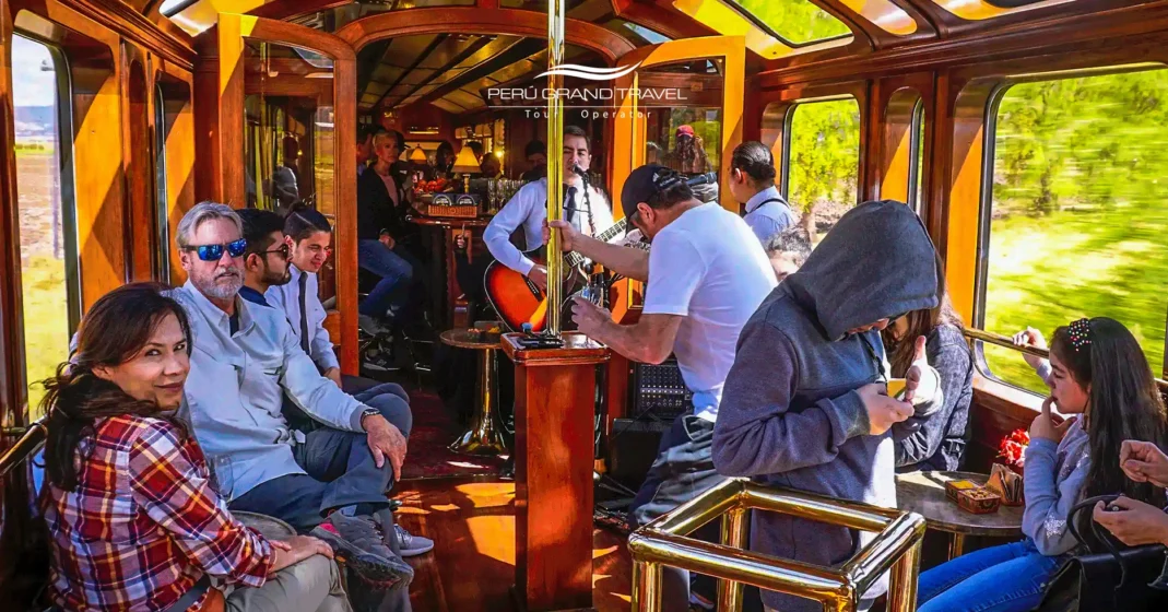 tren giram bingham hacia machu picchu