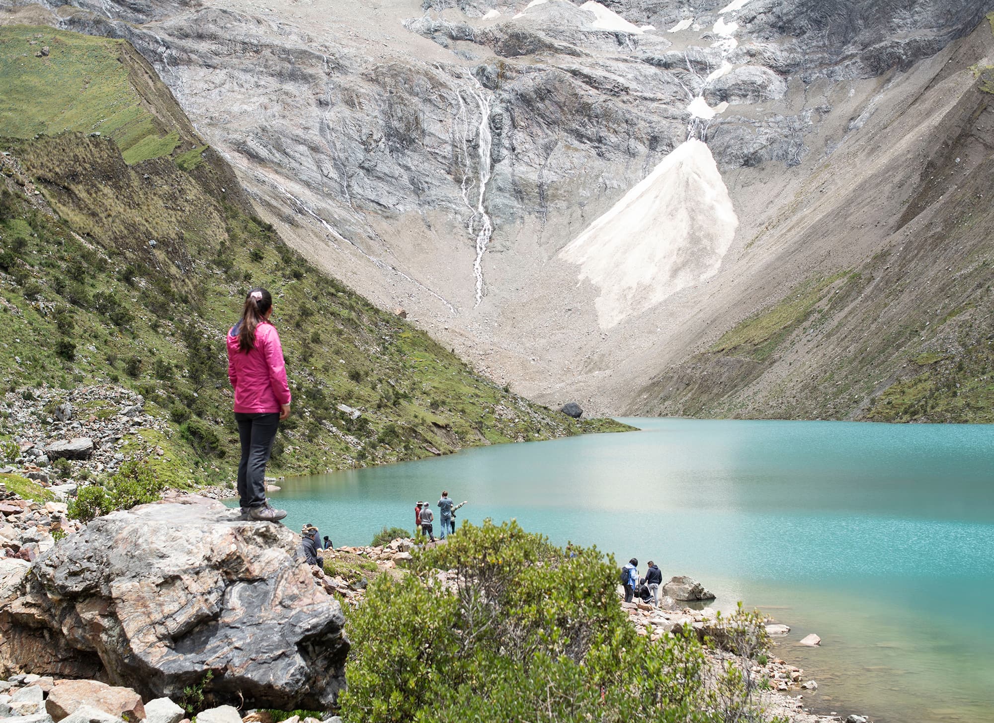 Laguna Humantay con personas