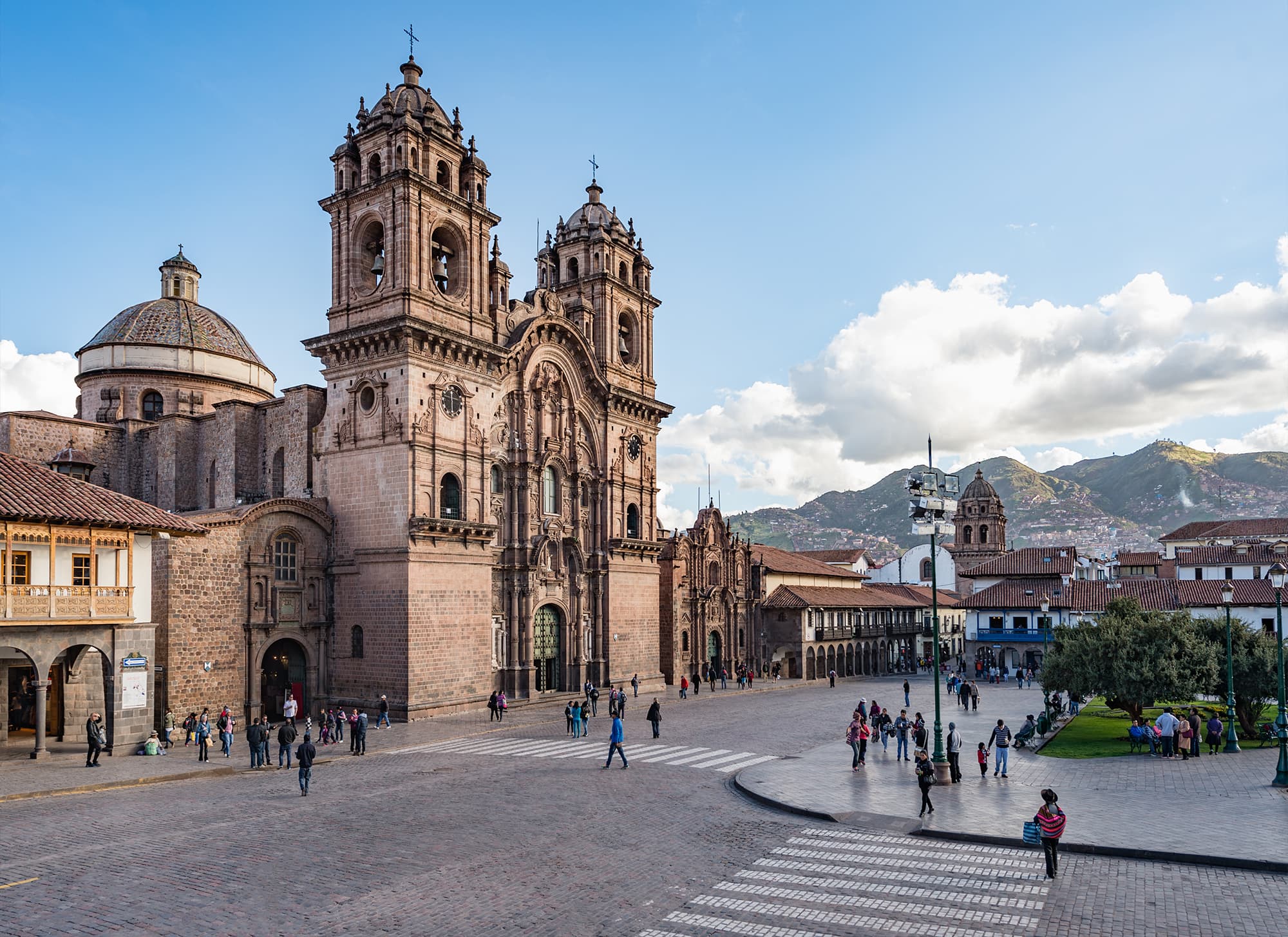 Plaza de armas de Cusco y la catedral