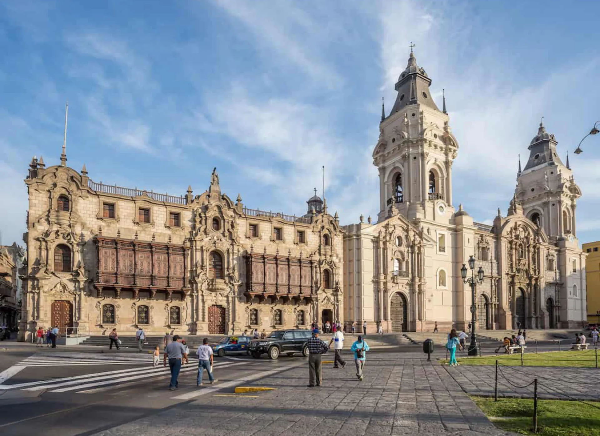 Catedral de lima parte del tour Lima Colonial, Huacachina, y Tierra sagrada de los Incas 9 dias
